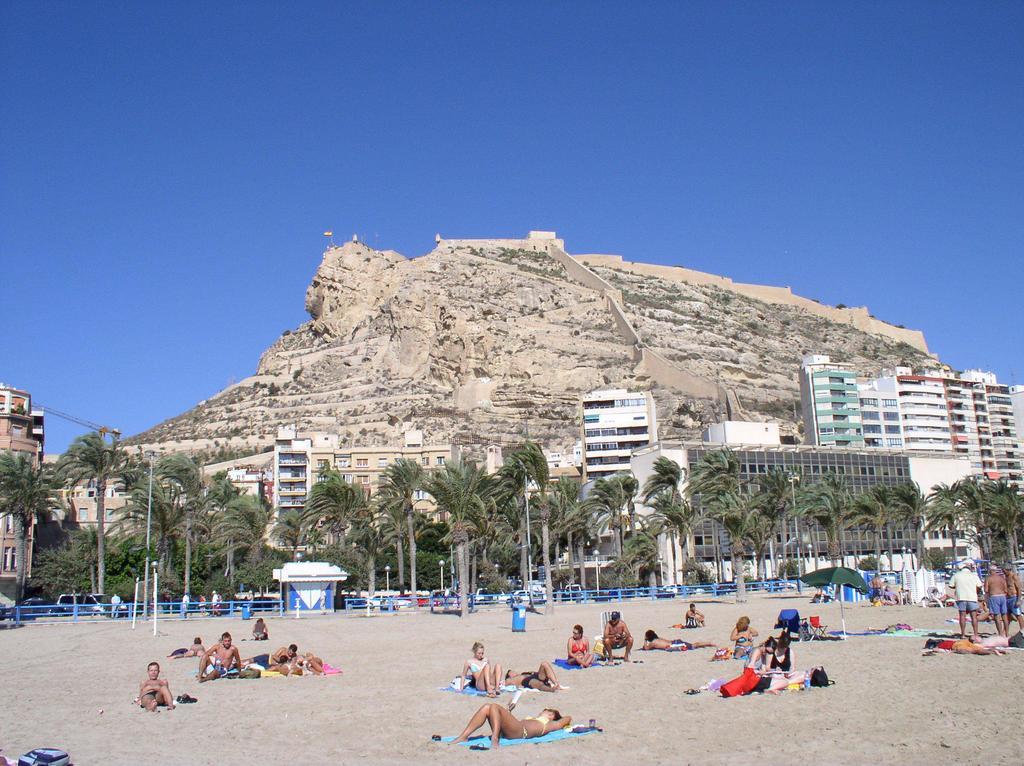 Beach & Urban Attic Аликанте Номер фото